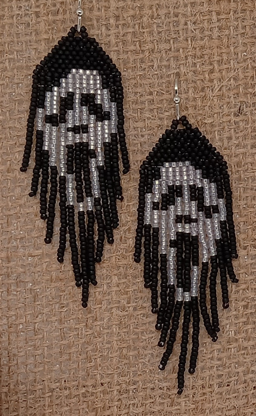 A scream (ghost face) fringe earrings