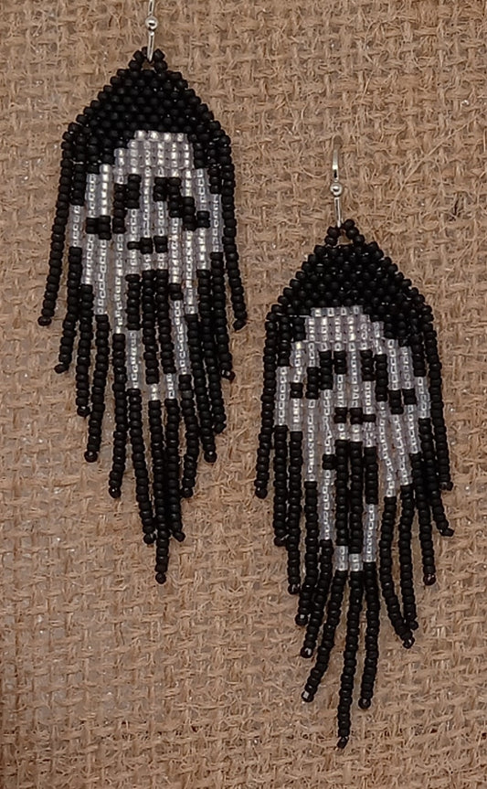 A scream (ghost face) fringe earrings